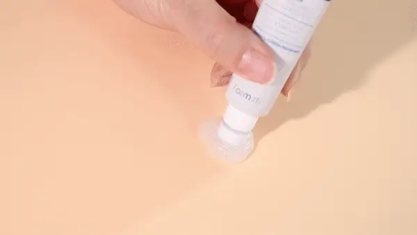 Farmstay Collagen Water Full Moist Rolling Eye Serum 25ml - Image 3
