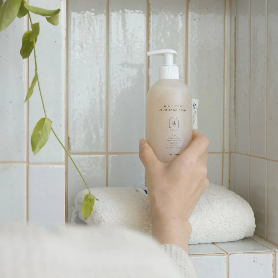 HEVEBLUE Salmon Fruity Centella Body Wash 300ml - Image 3