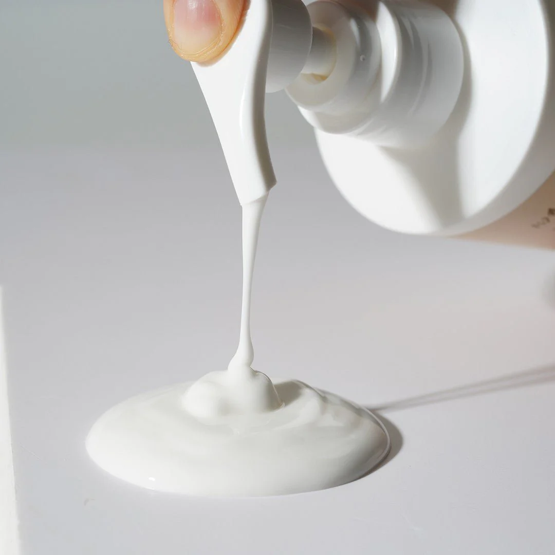 Isntree Yam Root Vegan Milk Cleanser 220ml - Image 3